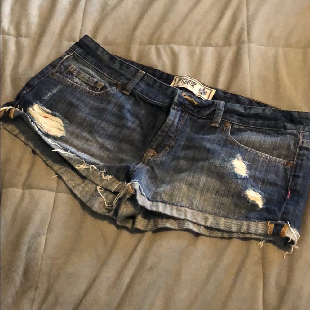 Cutoff shorts
